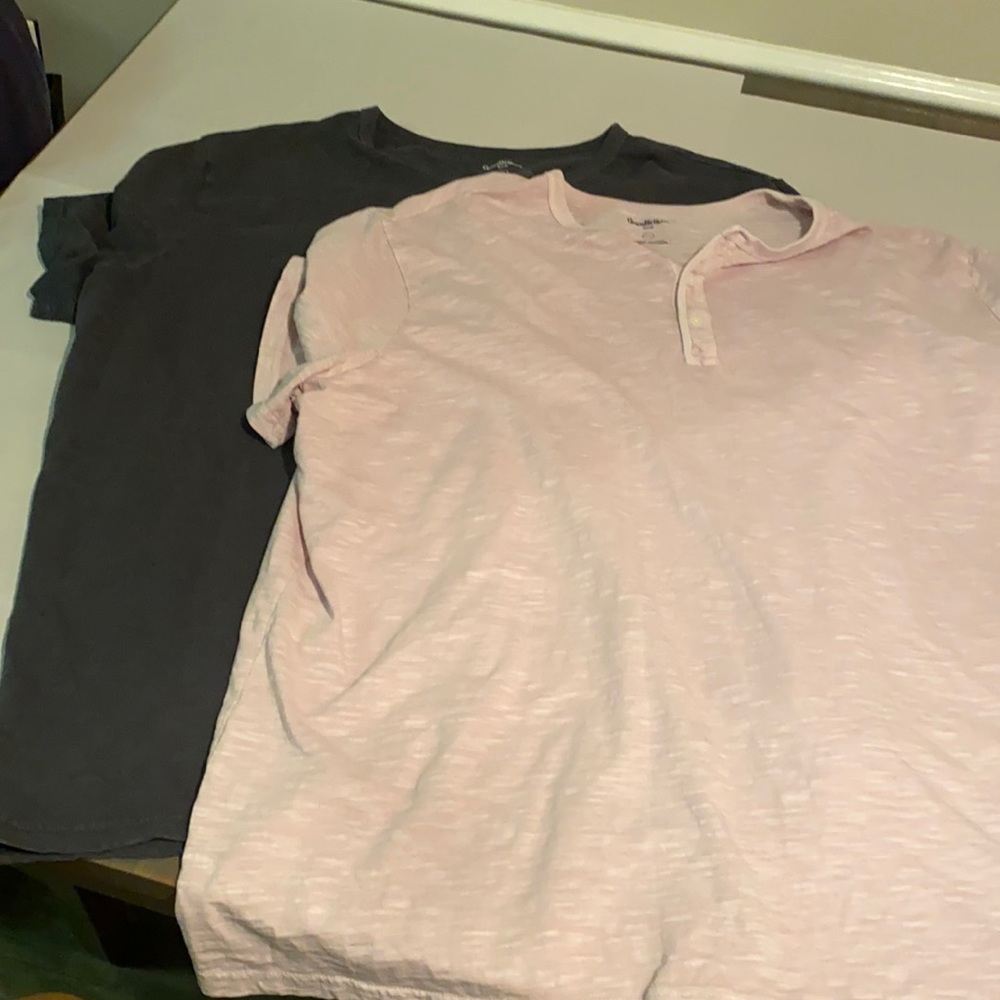 SET of 2. MEN’S XXL Tee.